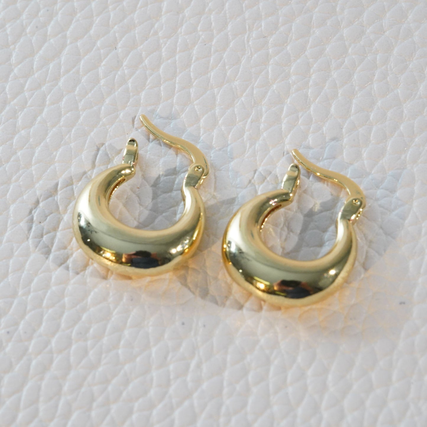 1pair 18K Gold Filled Thick Hoops Earrings,Gold Hoops,Dainty Teardrop Hoops Huggie,Gold Huggies Hoop Earrings