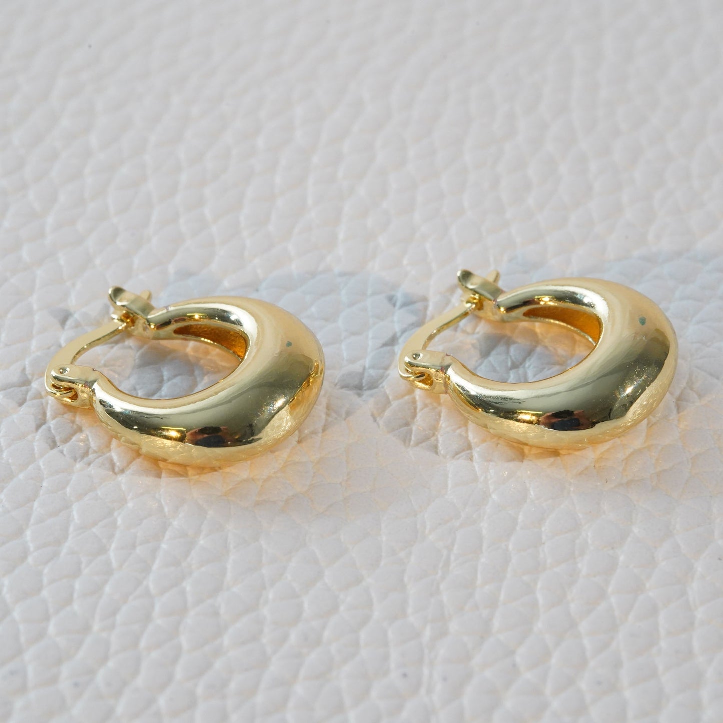1pair 18K Gold Filled Thick Hoops Earrings,Gold Hoops,Dainty Teardrop Hoops Huggie,Gold Huggies Hoop Earrings