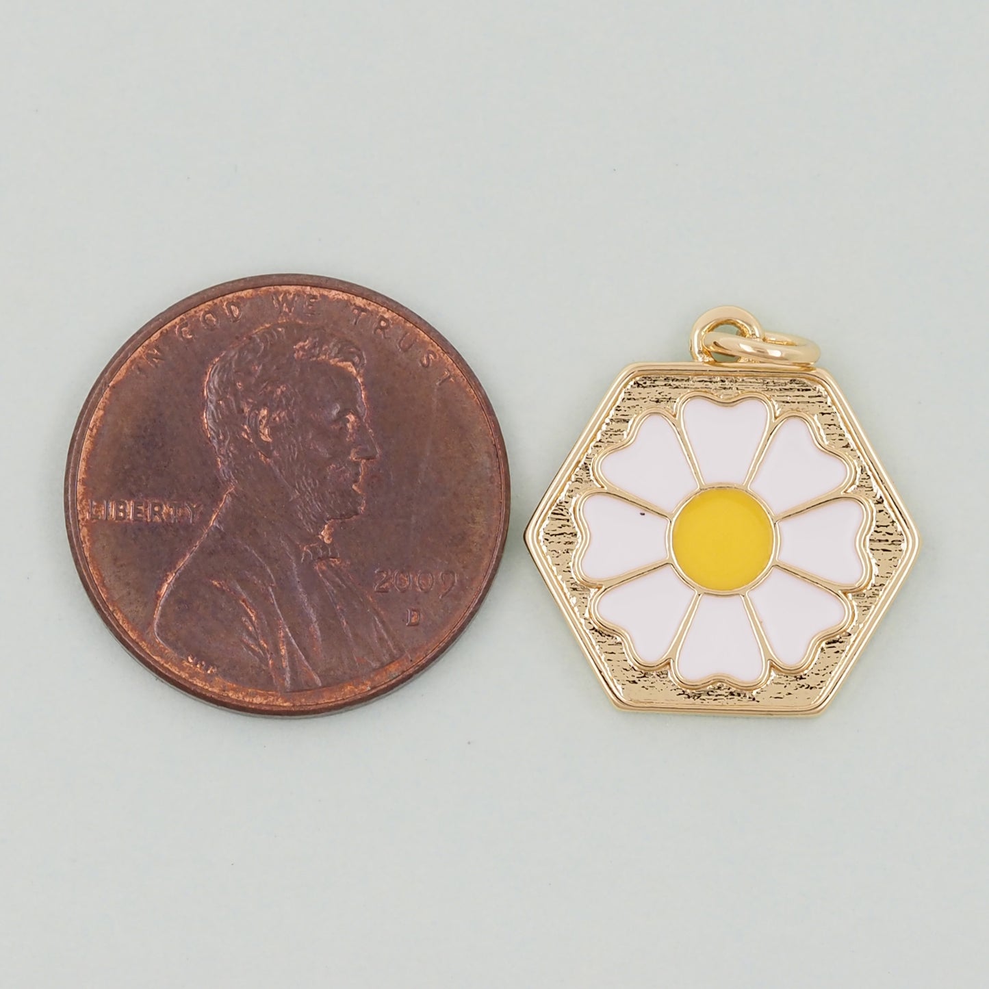 Gold Daisy Charms,18K Gold Filled Daisy Pendant,Daisy Charm Bracelet Necklace for DIY Jewelry Making Supply