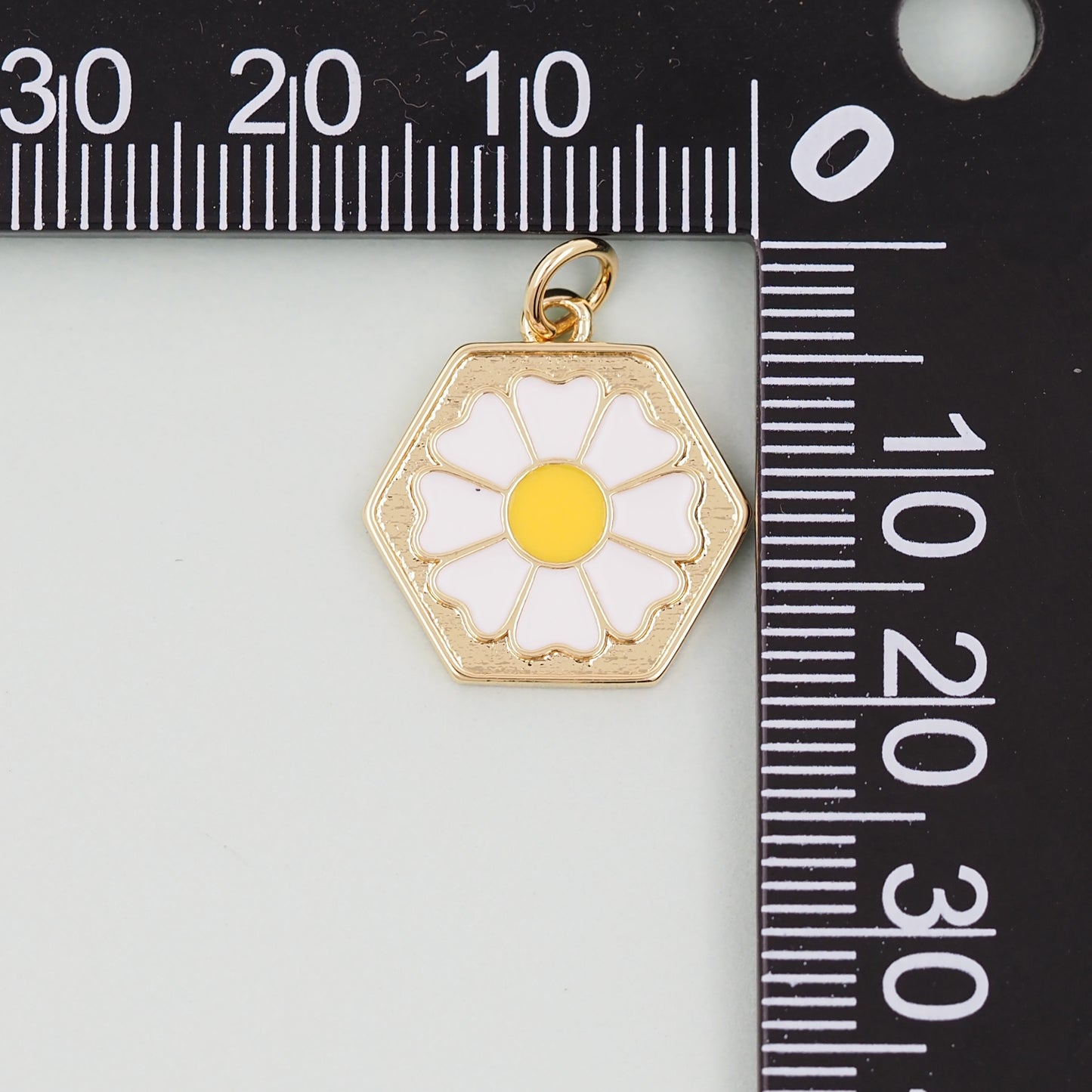 Gold Daisy Charms,18K Gold Filled Daisy Pendant,Daisy Charm Bracelet Necklace for DIY Jewelry Making Supply