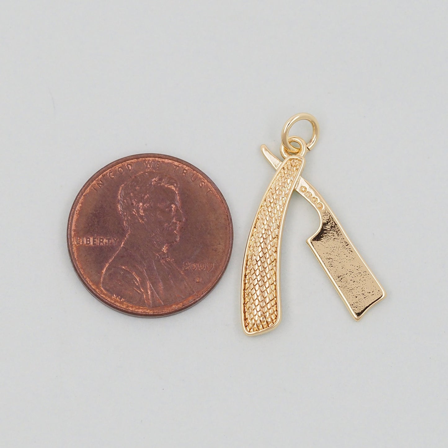 Gold barber Charms,18K Gold Filled razor Pendant,razor Charm Bracelet Necklace for DIY Jewelry Making Supply