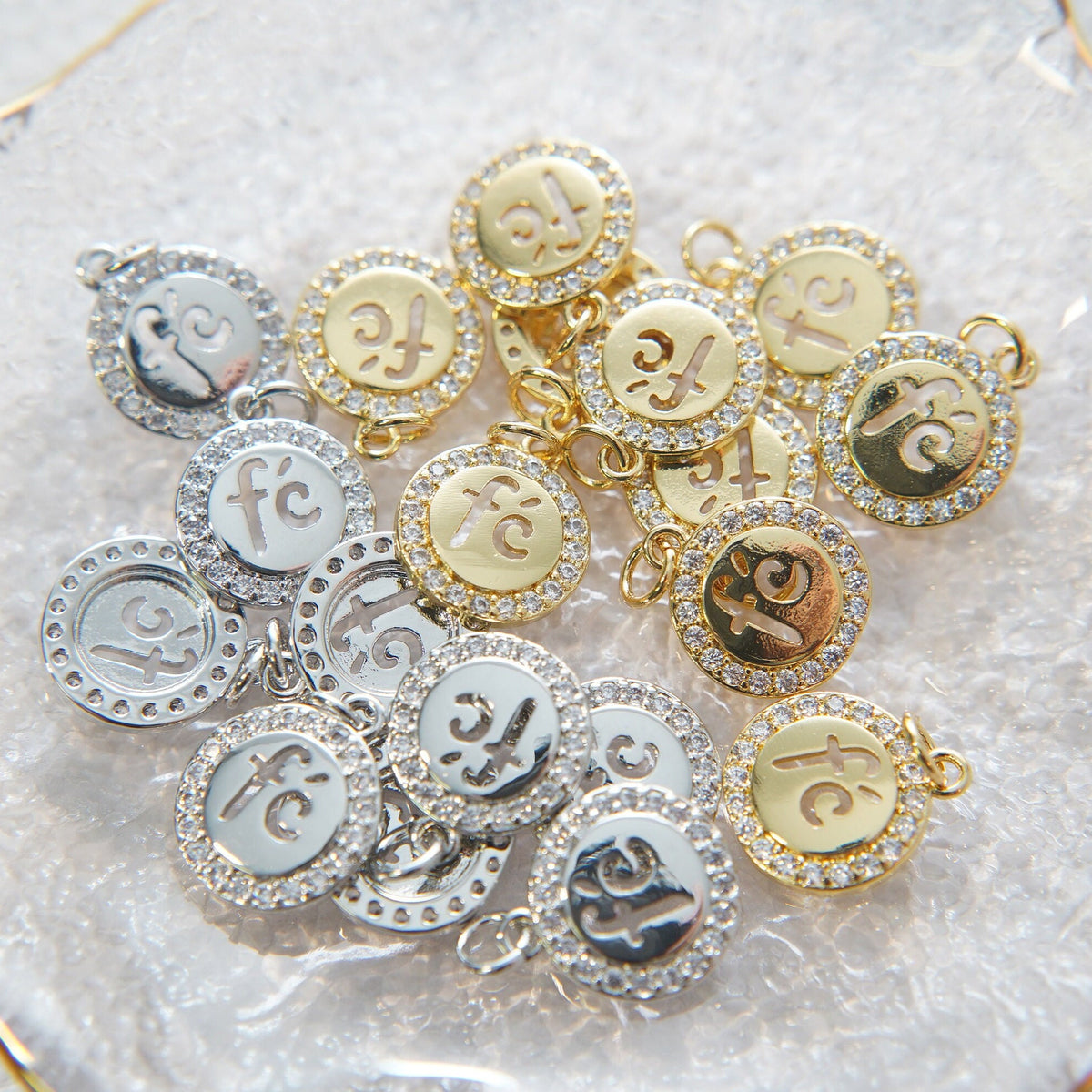 18K Gold Filled Round Charm Pendant for Jewelry Making