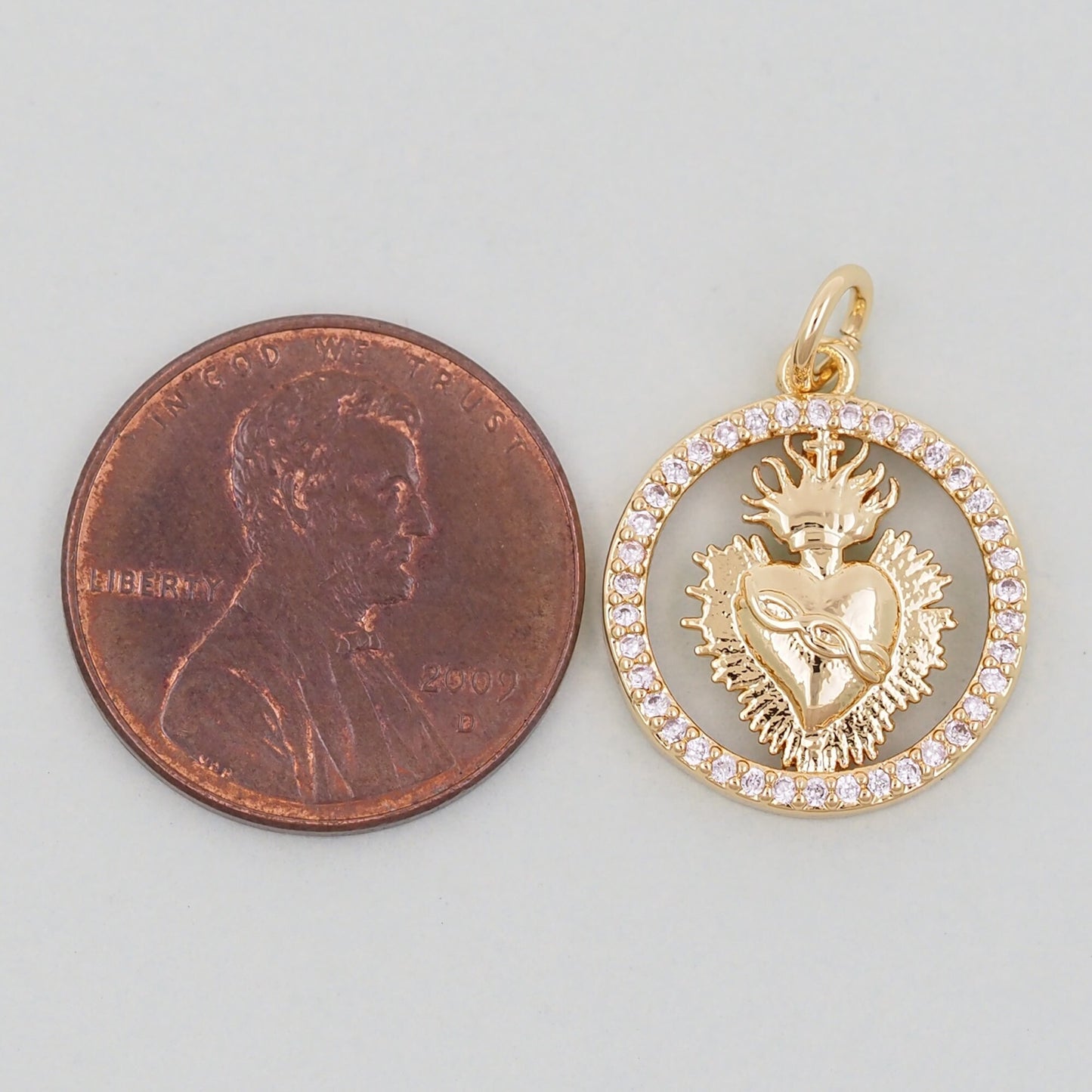 Gold sacred Heart Charms,18K Gold Filled sacred heart Pendant,Round Religious Charm Bracelet Necklace for DIY Jewelry Making Supply