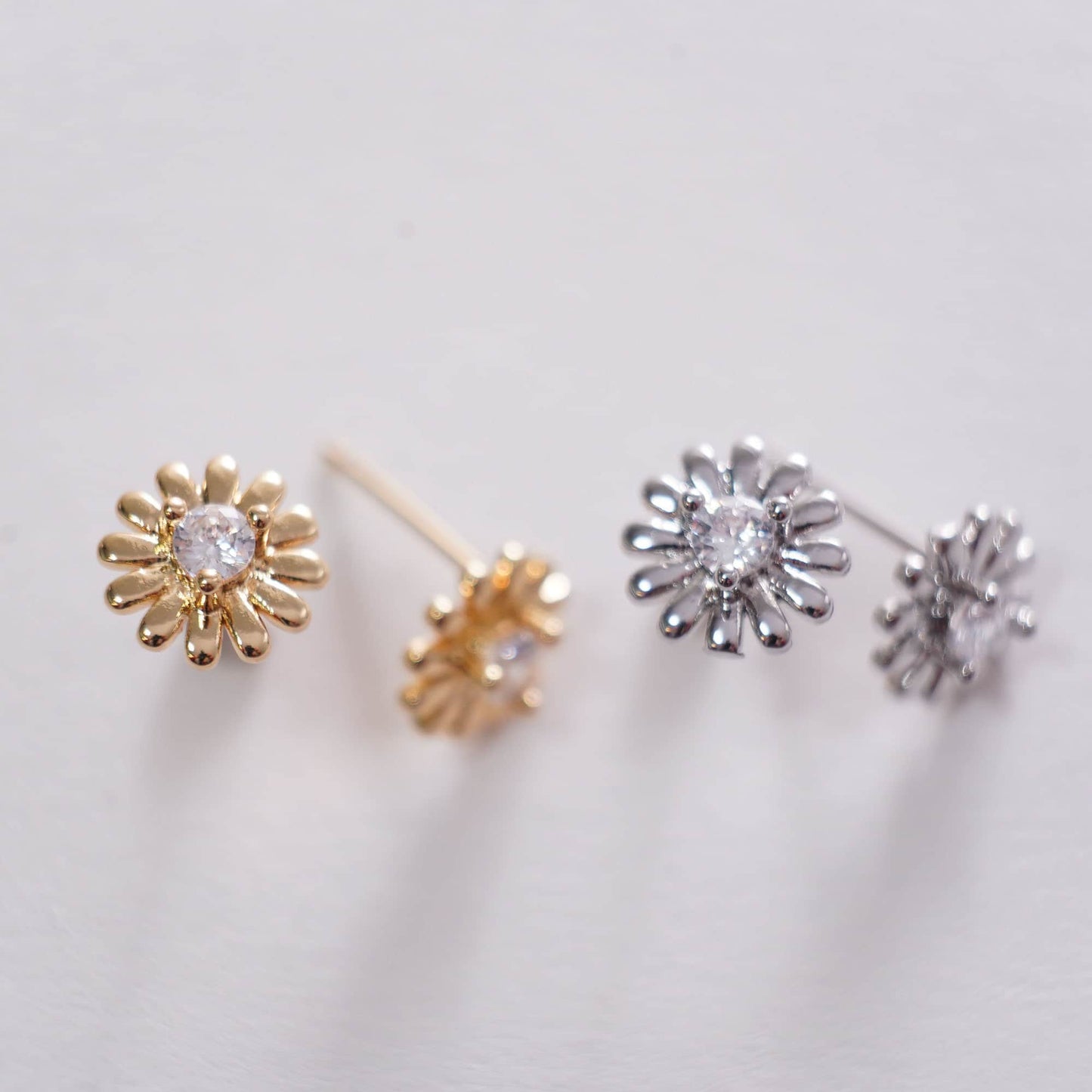 1pair 18K Gold Filled Flower Stud Earrings,Gold Earrings,Dainty Hoops Huggie,Gold Huggies Hoop Earrings