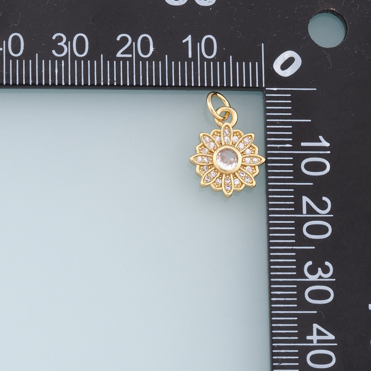 Gold Daisy Charms,18K Gold Filled Daisy Pendant,Daisy Charm Bracelet Necklace for DIY Jewelry Making Supply