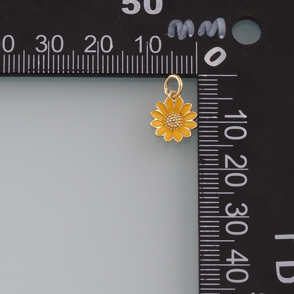 Gold Daisy Charms,18K Gold Filled Daisy Pendant,Enamel Daisy Charm Bracelet Necklace for DIY Jewelry Making Supply