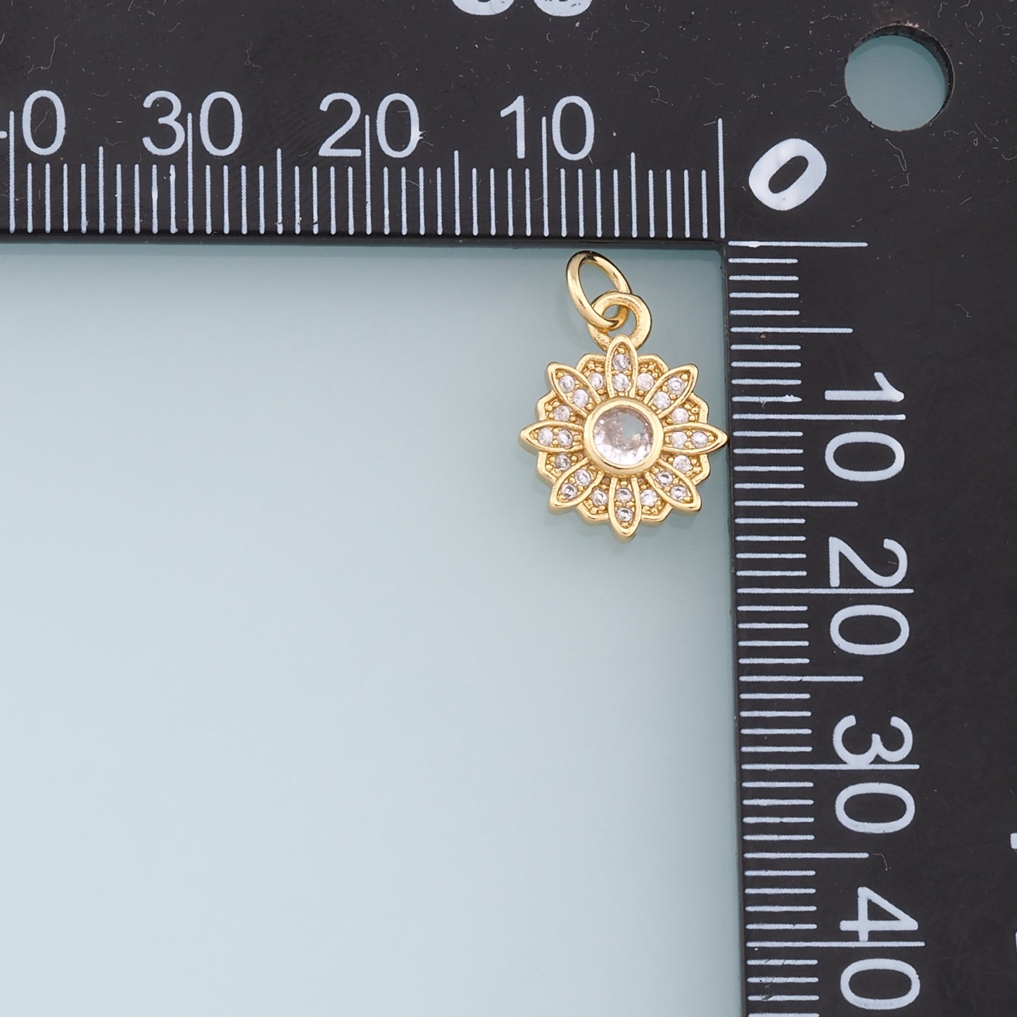 Gold Daisy Charms,18K Gold Filled Daisy Pendant,Daisy Charm Bracelet Necklace for DIY Jewelry Making Supply
