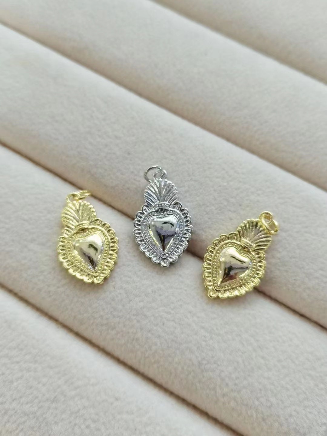 18K Gold Filled Sacred Heart Charm Pendant for Jewelry Making