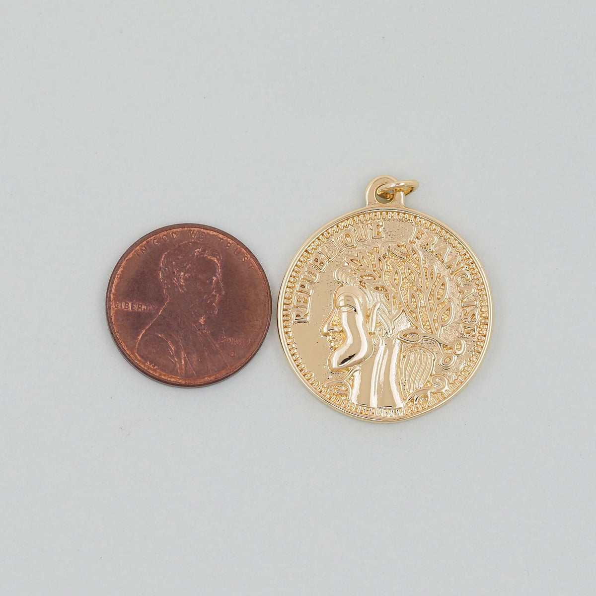 18K Gold Filled Round Charm Pendant for Jewelry Making