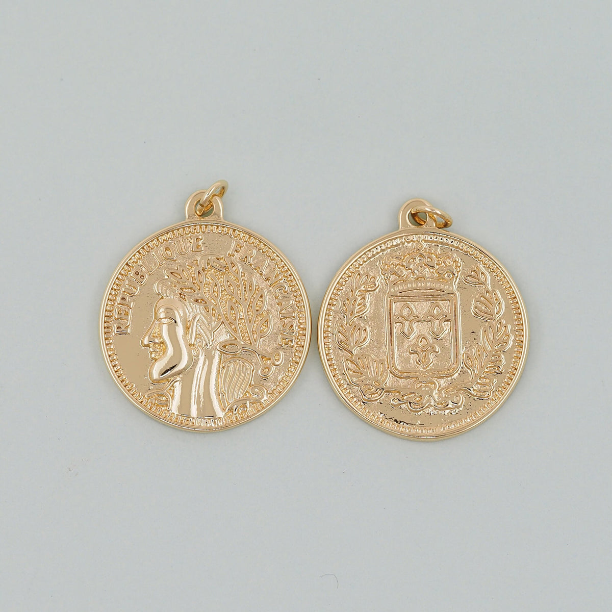18K Gold Filled Round Charm Pendant for Jewelry Making
