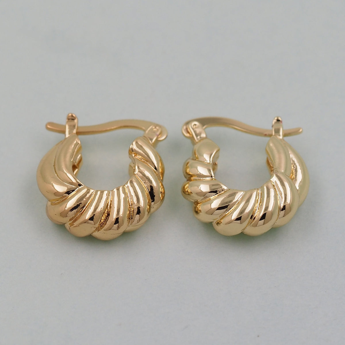 1pair 18K Gold Filled croissant Hoops Earrings,Gold Earrings,Dainty Hoops Huggie,Gold Huggies Hoop Earrings