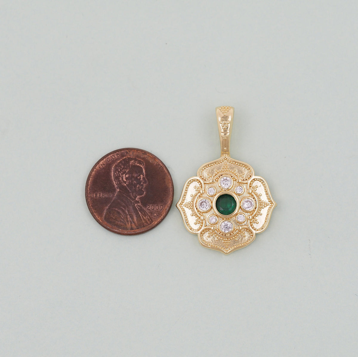 18K Gold Filled Round Charm Pendant for Jewelry Making
