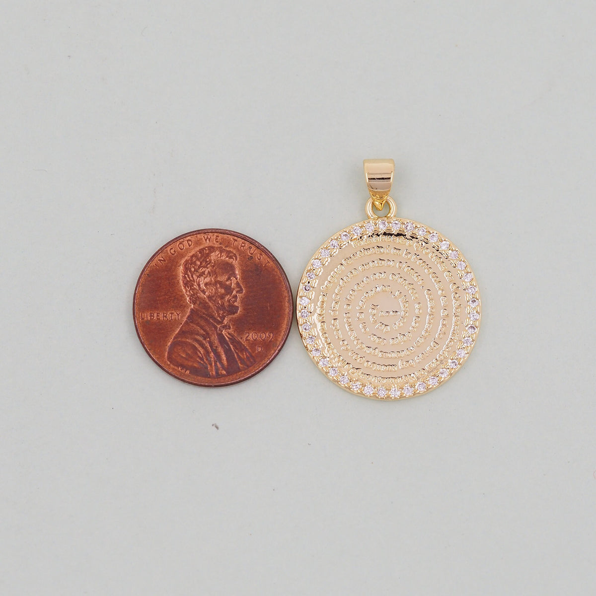 18K Gold Filled Round Charm Pendant for Jewelry Making