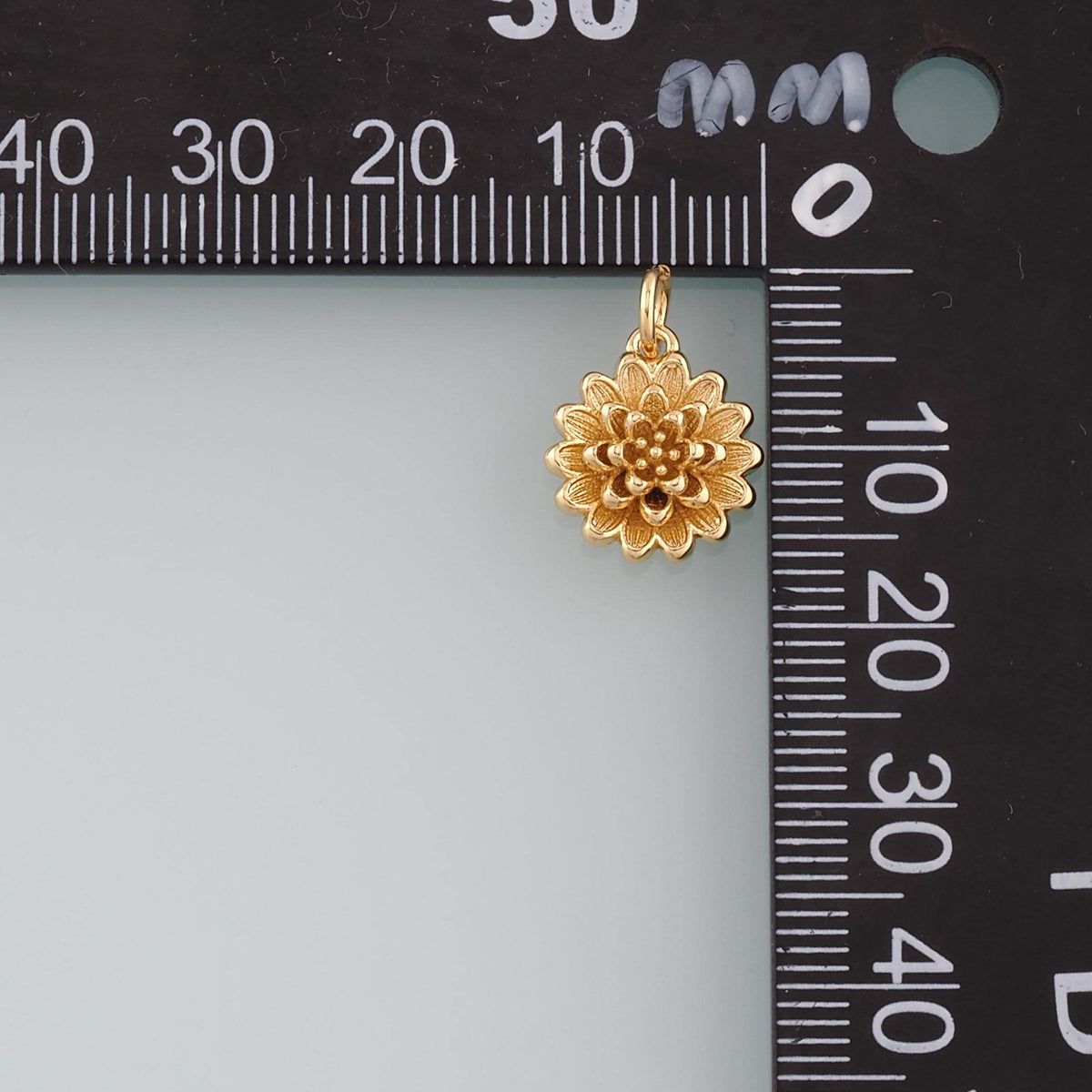 Gold Daisy Charms,18K Gold Filled Daisy Pendant,Daisy Charm Bracelet Necklace for DIY Jewelry Making Supply